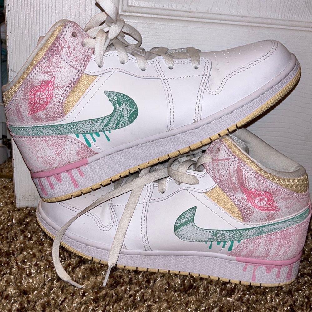 Women air jordans multicolored!!